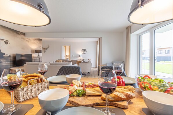 Dining - Wiking-koje 1 - Sauna, 3 Schlafzimmer, Terrasse, Strandkorb (Schleswig)