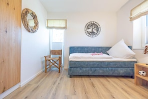 2 bedrooms, travel crib, free WiFi, bed sheets - Wiking-Koje 2 - Elevator, Terrace, Beach Chair, Grill, Underfloor Heating,Shower (Schleswig)
