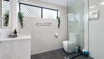 Shower, hair dryer, towels, shampoo