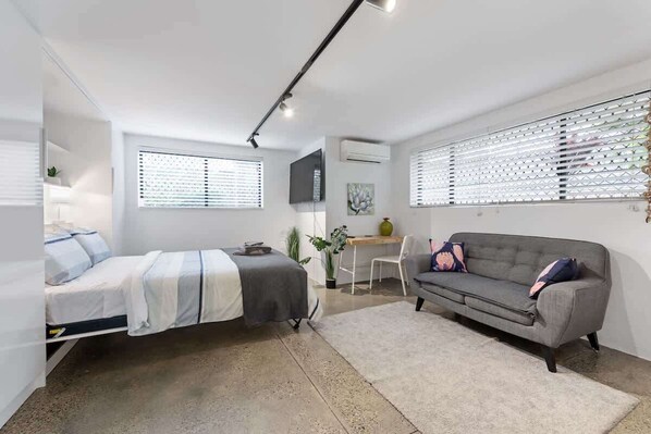 1 bedroom, desk, iron/ironing board, travel cot