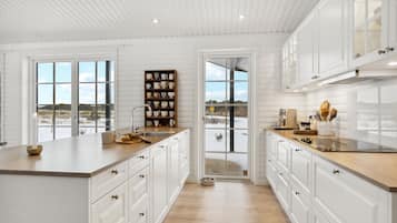 Køleskab, ovn, kogeplade, opvaskemaskine