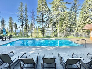 Alberca techada y alberca climatizada