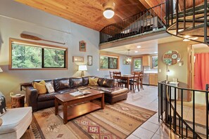 Télévision, cheminée, baby-foot