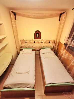 2 bedrooms, iron/ironing board, WiFi, bed sheets