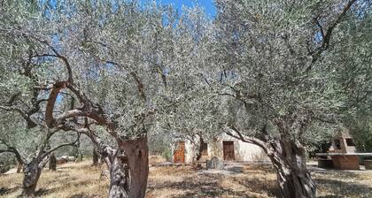 A tastefully decorated rustic country house
Pet friendly - ideal for families