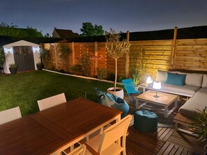 Outdoor dining - Appartement 65m² Avec Jardin Période des Jeux Olympiques de Paris 2024 (Chatou)