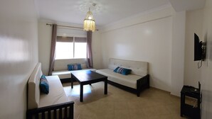 Family Studio Suite, 1 Bedroom | Tempat makan