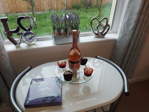 Interior - Hot Tub Hideaway with friends or family. Pet friendly, luxury country retreat. (Hemyock)