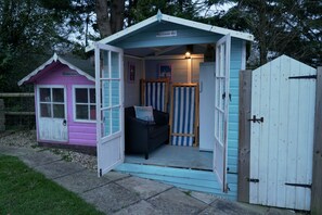 Terrace/patio - Hot Tub Hideaway with friends or family. Pet friendly, luxury country retreat. (Hemyock)