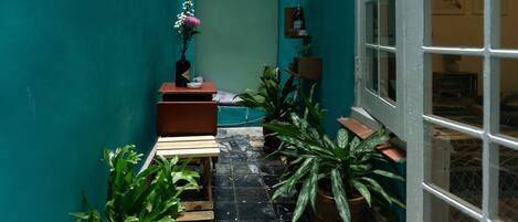 المنشأة من الداخل