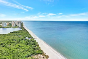 Beach - Chanteclair Maisonet in Pelican Bay (Naples)