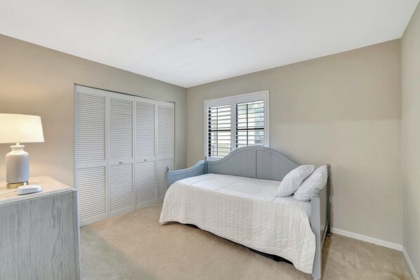 3 bedrooms, WiFi - Valencia in Pelican Bay (Naples)