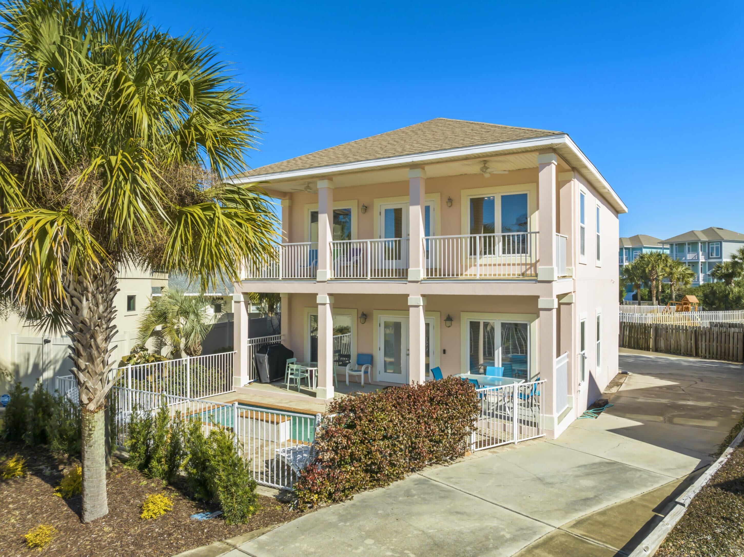 Flamingo Cove Beach House - Private Pool, Pet Friendly, Pickleball, Fun