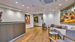 A lobby with a reception desk, seating area, and artwork on the walls. - Joyway Hotels Istanbul Sultanahmet (Istanbul)