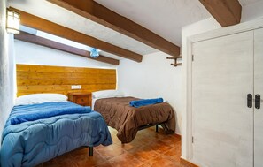 4 bedrooms, bed sheets