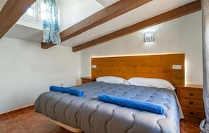 4 bedrooms, bed sheets