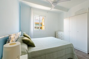 3 chambres, fer et planche à repasser, Wi-Fi gratuit, draps fournis