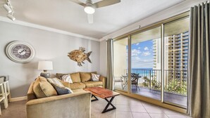 Condo, 2 phòng ngủ | Khu phòng khách