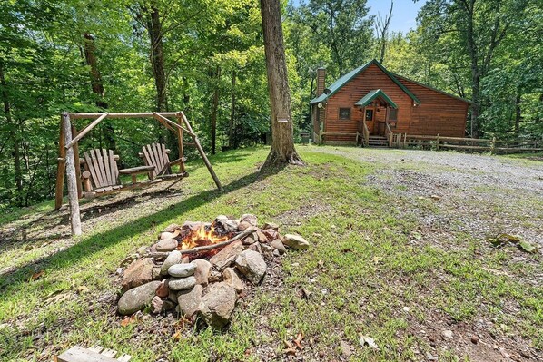 Cabin, 2 Bedrooms | Property grounds