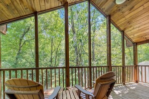 Balcony - Margaret Hollow 2 Bedroom Cabin by RedAwning (Sevierville)