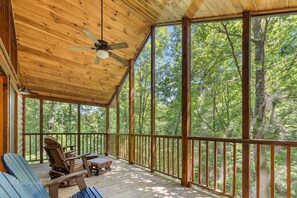 Chalet rustique, 2 chambres | Balcon