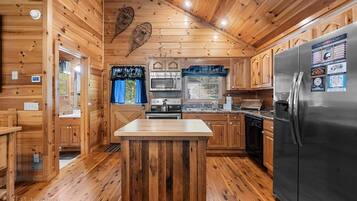 Refrigerador, horno, cafetera/tetera, tostadora