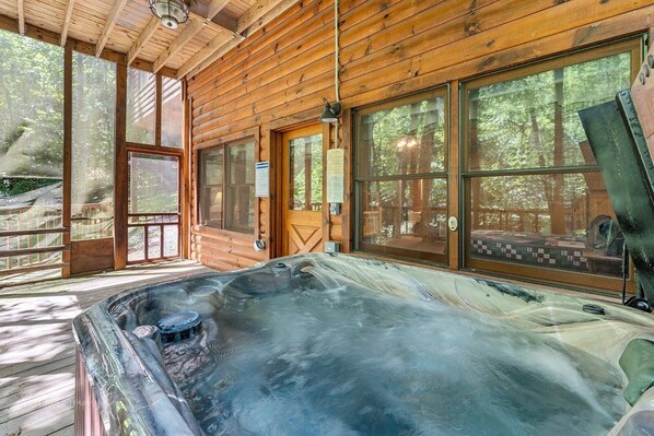 Cabin, 2 Bedrooms | Private spa tub