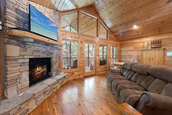 Cabin, 2 Bedrooms | Living area