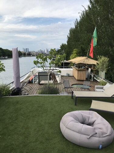 Loft on Paris Seine River with free parking