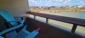 Condo, varias camas, balcón | Áreas de la propiedad