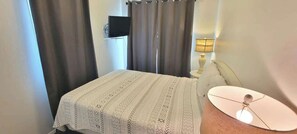 Condo, varias camas, balcón | 2 habitaciones, decoración personalizada y muebles diferentes 