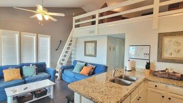 Kondominium, Beberapa Tempat Tidur, balkon | Area keluarga | Televisi layar datar 42-inci dengan saluran TV digital dan TV