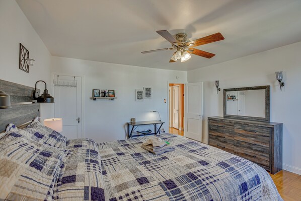 House (3 Bedrooms) | Interior