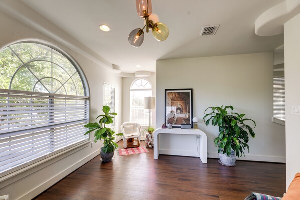 House (5 Bedrooms) | Interior