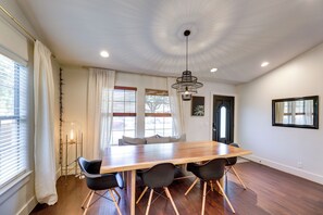House (5 Bedrooms) | Interior