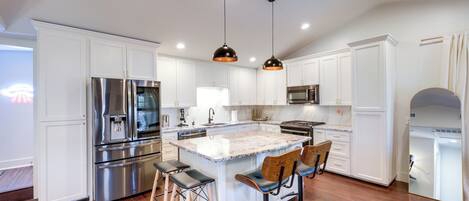 House (5 Bedrooms) | Interior