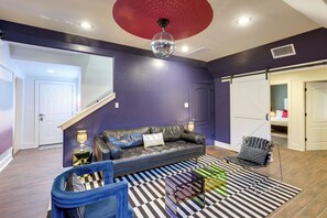 House (5 Bedrooms) | Interior