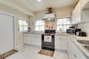 House (3 Bedrooms) | Interior - Orlando Home: 6 Mi to Universal! (Orlando)