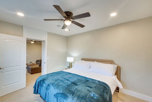 Apartment (3 Bedrooms) | Interior - Stylish Logan Retreat w/ Smart TV + Central A/c! (Logan)