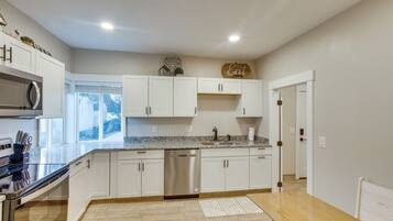 ุงูู
ูุดุฃุฉ ู
ู ุงูุฏุงุฎู