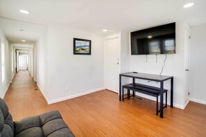 Apartment (2 Bedrooms) | Interior - Cozy Atlantic City Getaway ~ 3 Blocks to Ocean! (Atlantic City)