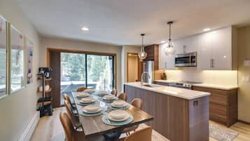 Apartment (3 Bedrooms) | Front of property