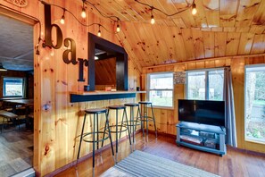 Interior - Cozy Bethlehem Family Cabin Near Skiing & Hiking! (Bethlehem)