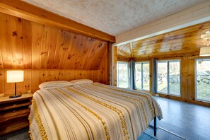 3 bedrooms, bed sheets - Cozy Bethlehem Family Cabin Near Skiing & Hiking! (Bethlehem)