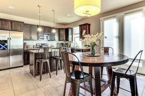 Talo (4 Bedrooms) | Sisätilat