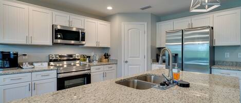 House (3 Bedrooms) | Interior