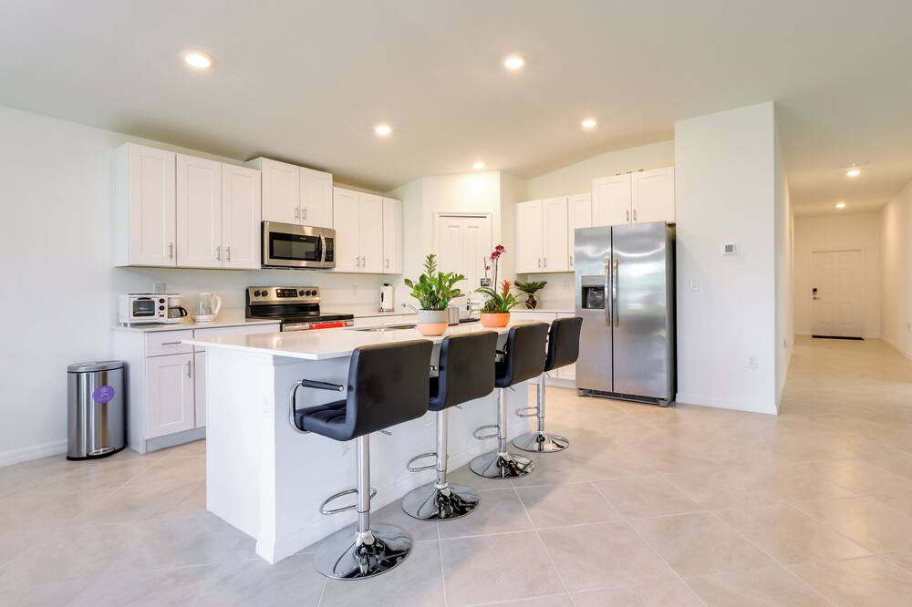 Airy Port Charlotte Home w/ Smart TV Near Beaches! - Port Charlotte, FL