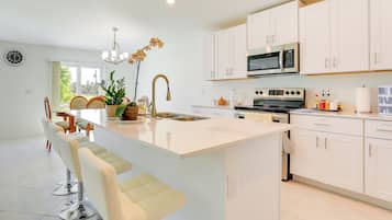 House (4 Bedrooms) | Front of property