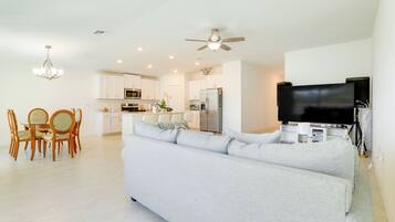 House (4 Bedrooms) | Interior