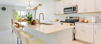 Bright Port Charlotte Home - 2 Mi to Beach!